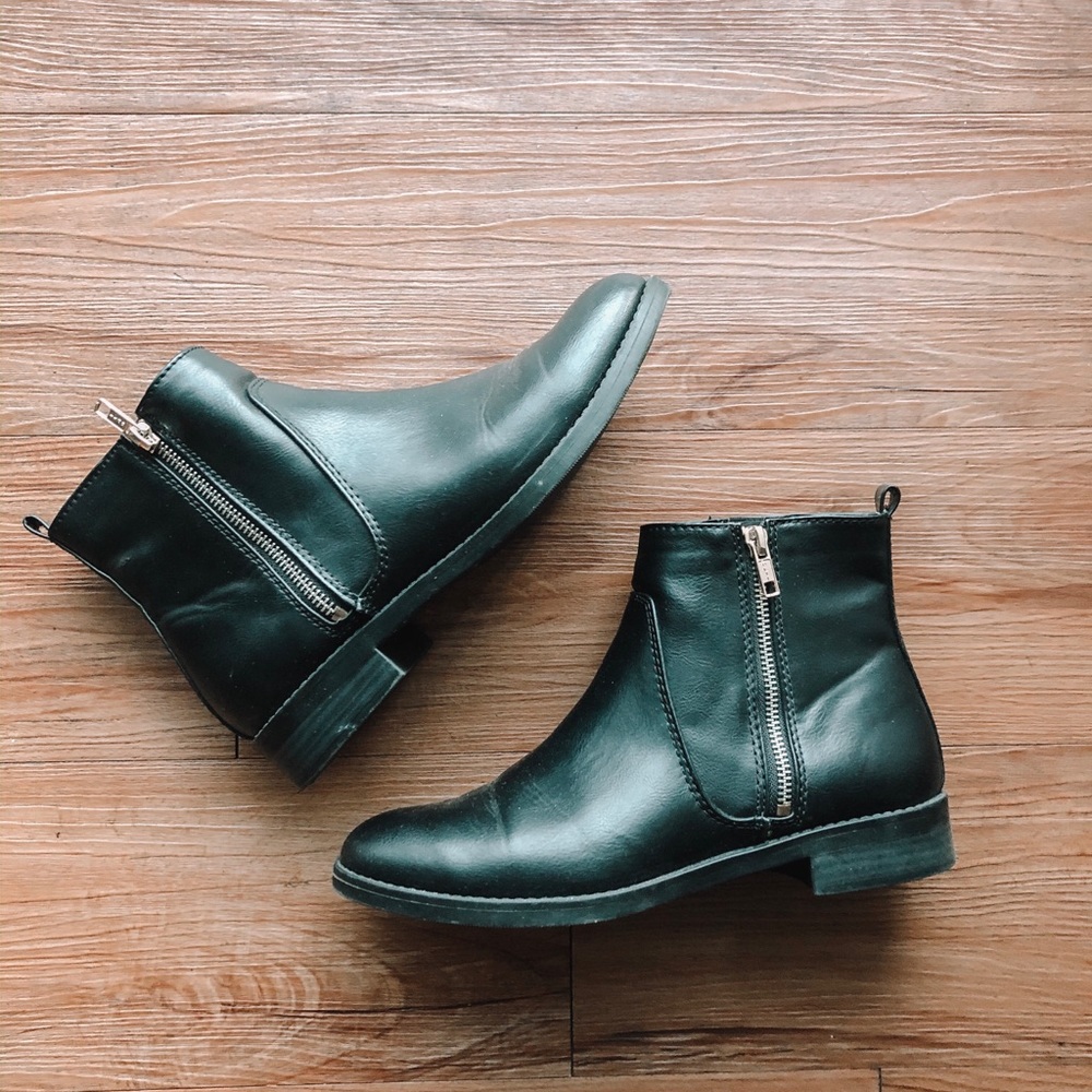Chelsea Boots with Zippers